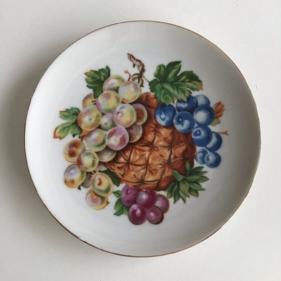 Vintage PAIR Wall Fruit Plates 6 1/4” Hand Painted Gold Rim Kitchen Farmhouse - Picture 13 of 16